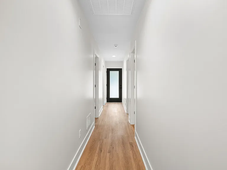 12407 Hiawatha Ave — Photo 22