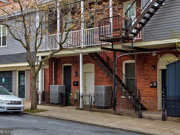 3rd image of 429 W Lemon St
