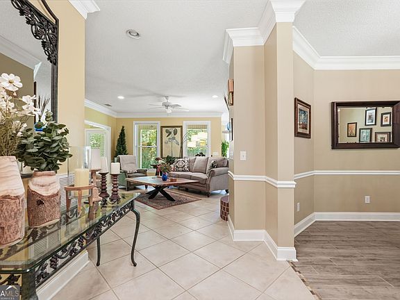 5th image of 399 Creekside Cv