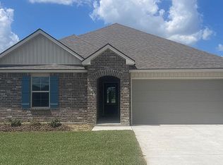 121 Lake Ridge Dr, Broussard, LA 70518