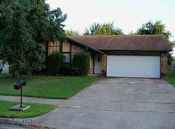 1st image of 221 W Austin St