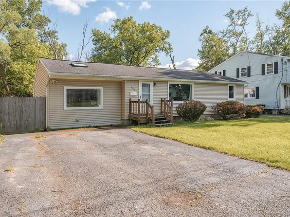 105 Ashford Ct, Syracuse, NY 13211