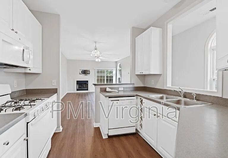 4620 Lee Ave — Photo 14