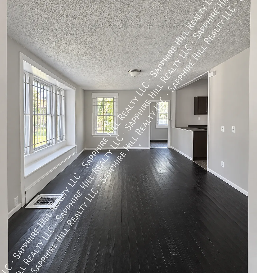 5 bed, $2,100 — Photo 4