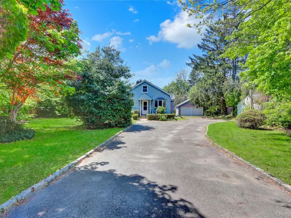 11 5th Avenue S, Huntington Station, NY 11746