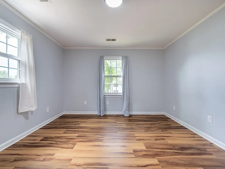 208 Huntington Ln — Photo 42