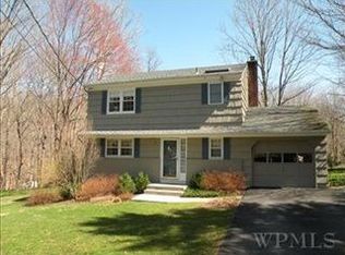 60 Red Oak Ln, Mount Kisco, NY 10549