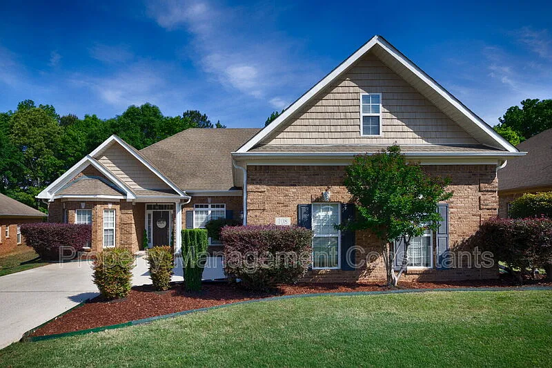 108 Blackwood Dr NW
