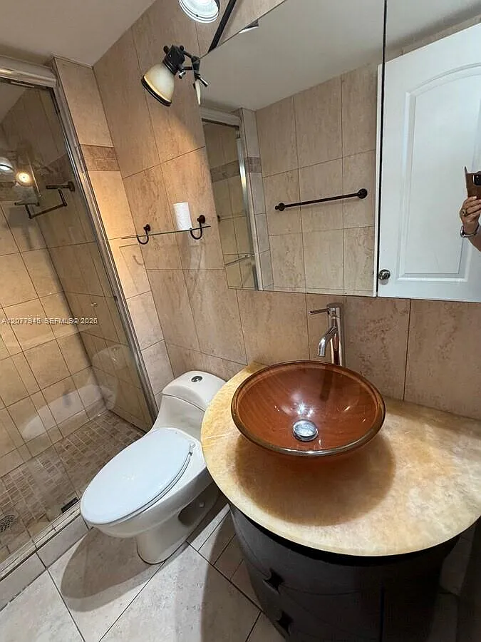 Admirals Port Condo West — Photo 4
