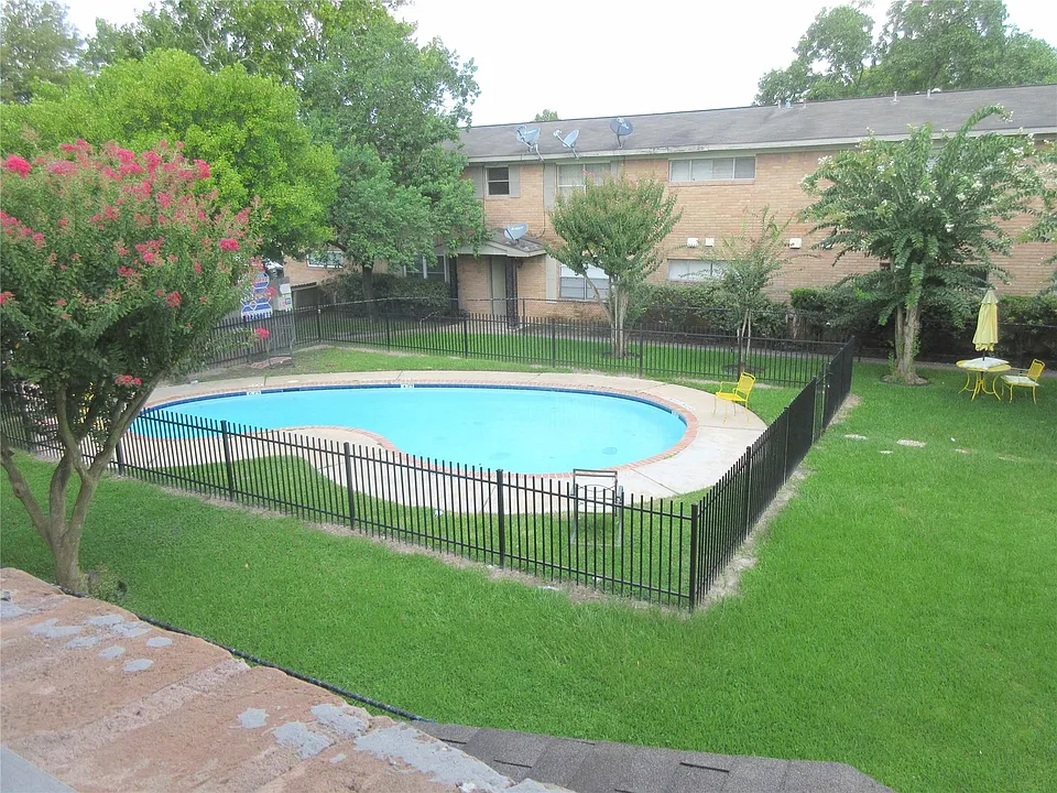 1230 Shadowdale Dr #6