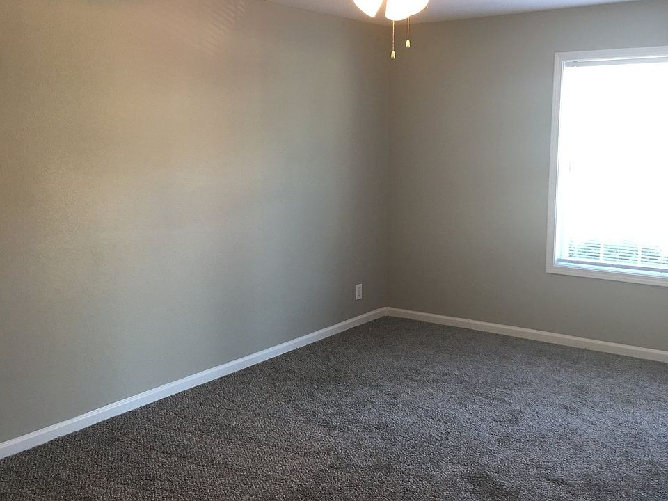 2nd image of 252-2D Executive Ave
