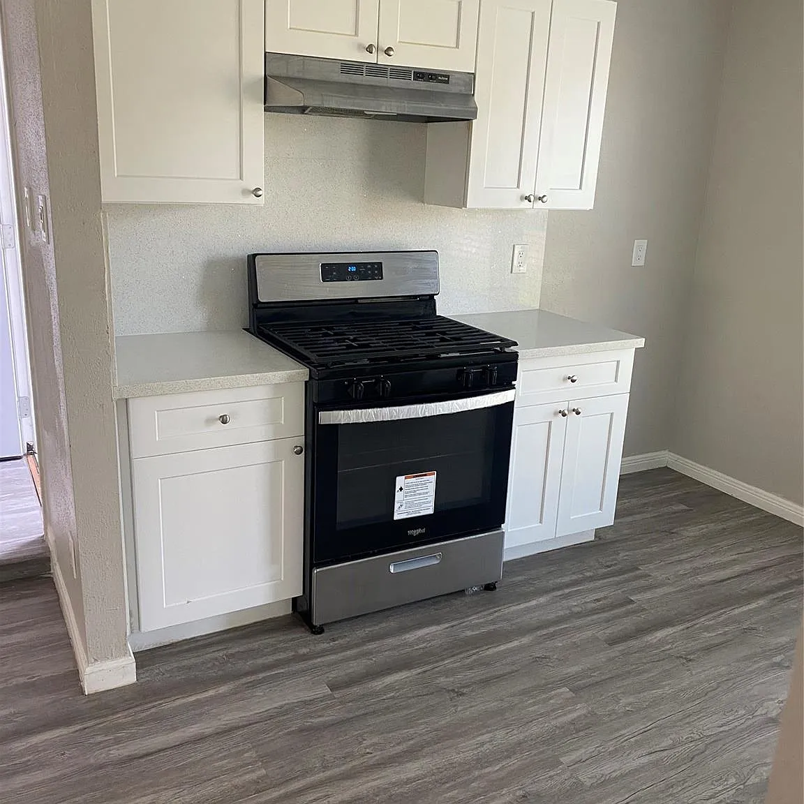 3 bed, 2.0 bath, 1322 sqft, $2,300 — Photo 4