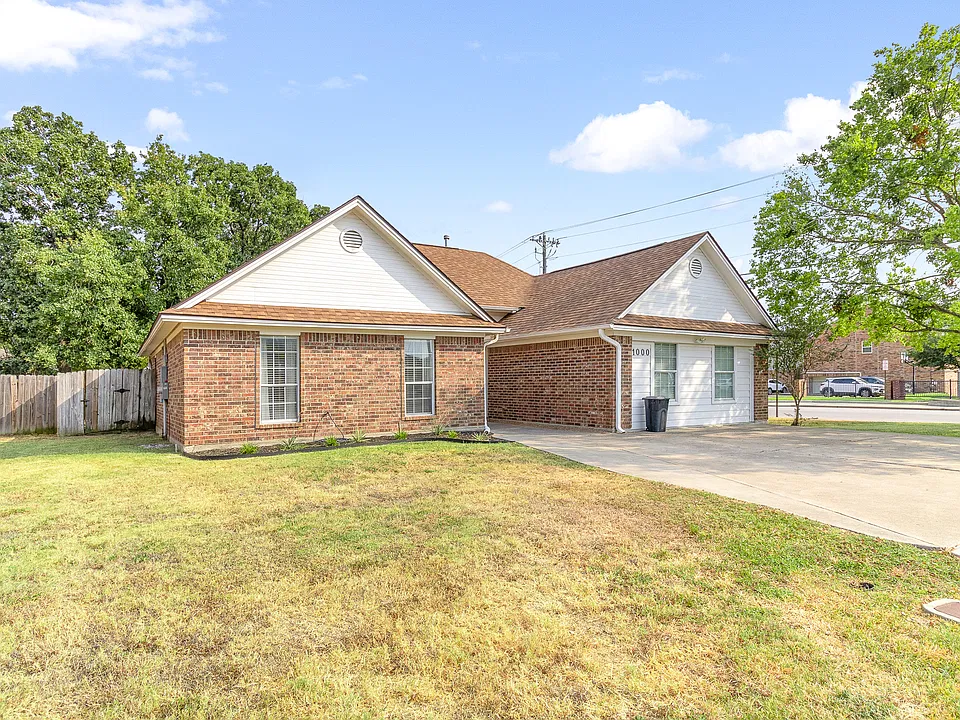 1000 Bayou Woods Dr