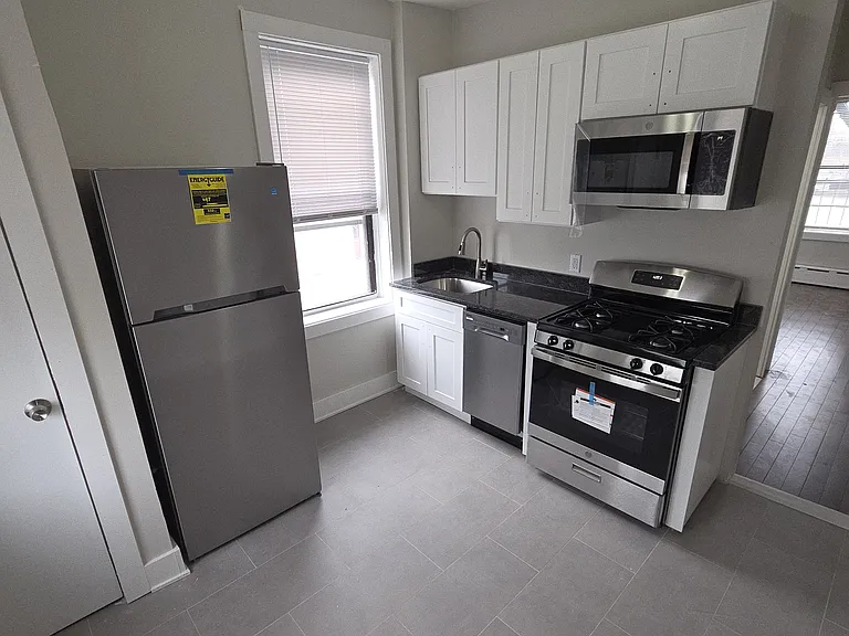 117 Sanford Pl — Photo 1