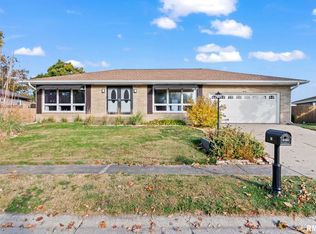 20 Providence Ln, Springfield, IL 62711