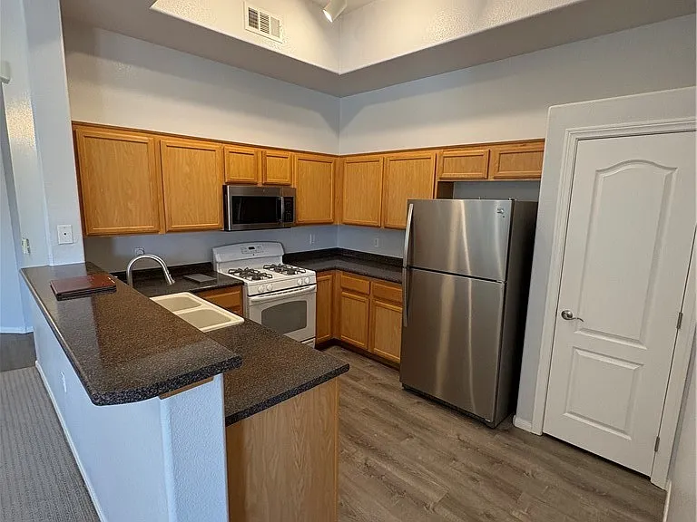 2305 W Horizon Ridge Pkwy #1324 — Photo 5