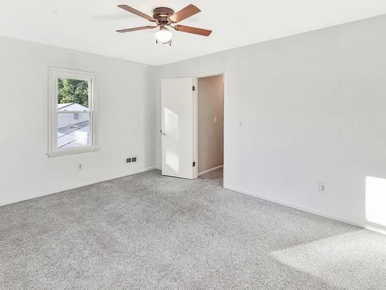 620 Waverly St — Photo 17