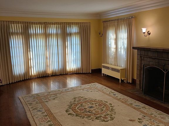 3rd image of 1115 N Oak Park Ave