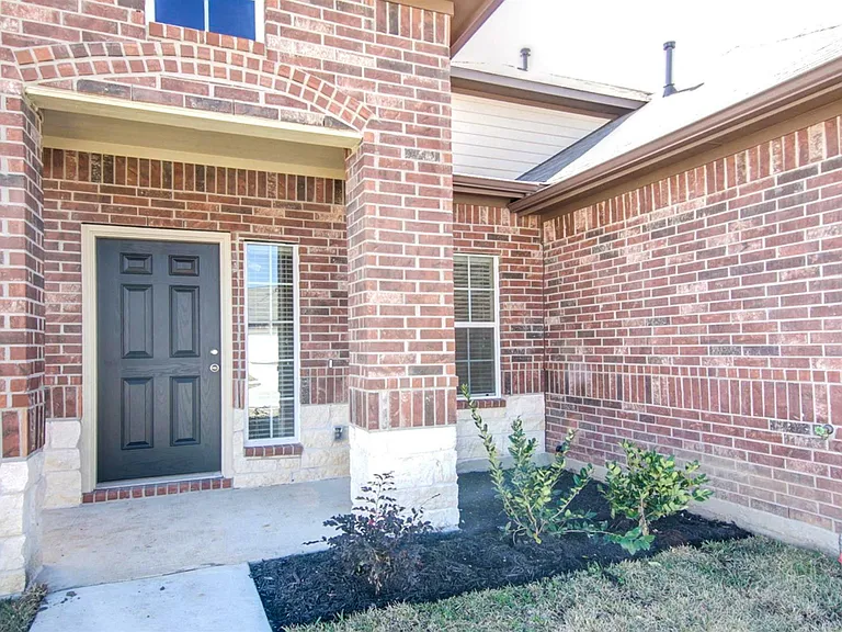 12330 Roy Mix Bohn Ln — Photo 3