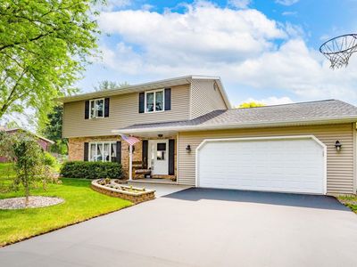 417 Raintree Dr, Fort Atkinson, WI, 53538