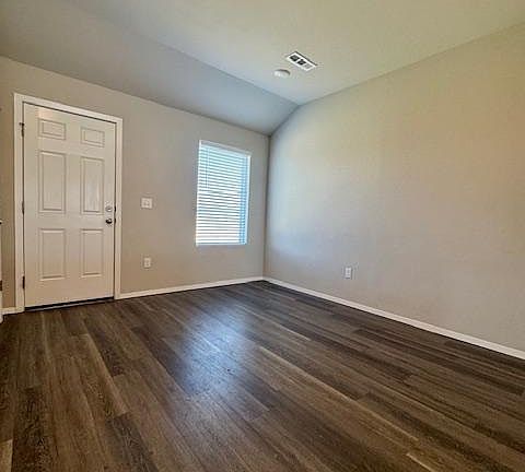 4th image of 1402 S Pampas St