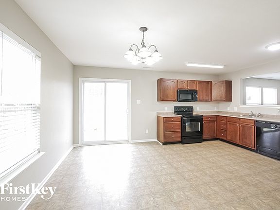 5th image of 308 Farm Springs Dr