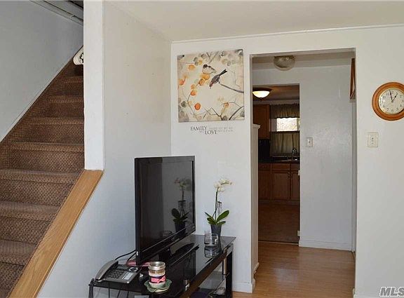 5th image of 161 Woodycrest Dr