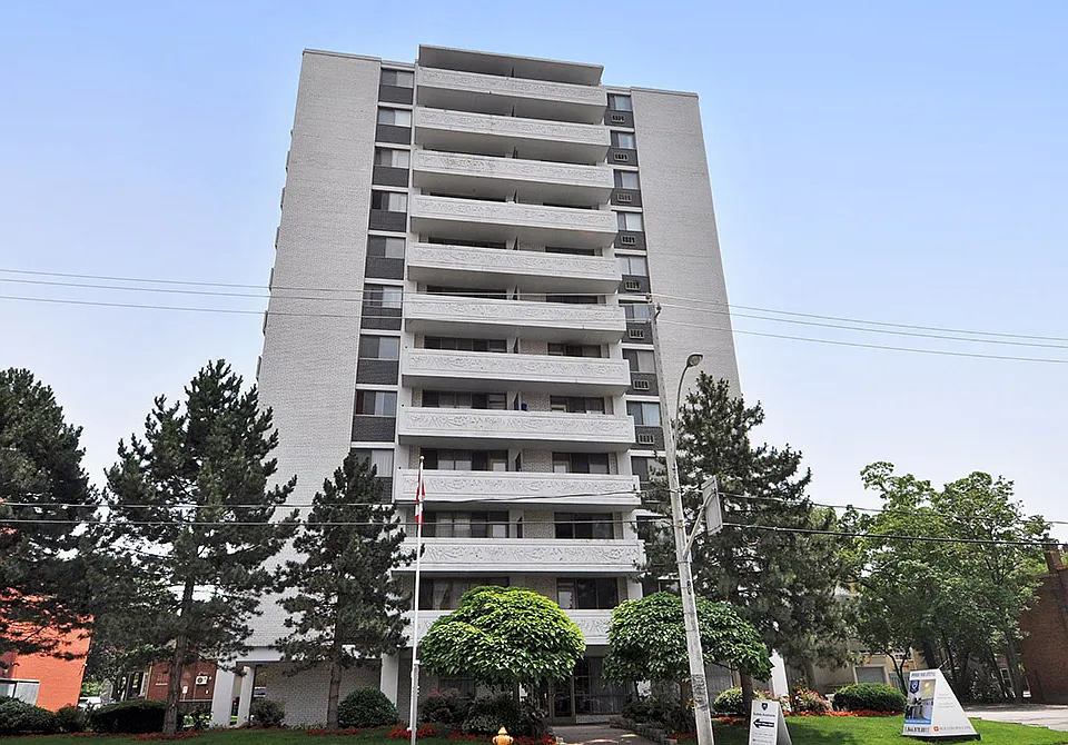 411 Eglinton Ave E #100