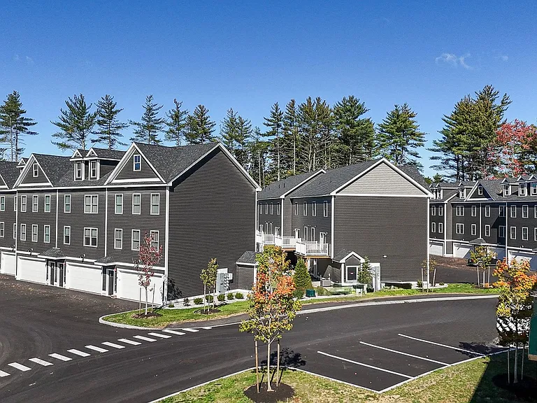 Bayberry Commons- 3 Bedroom 2.5 Bath Townhomes with 2 Car Garage — Photo 26