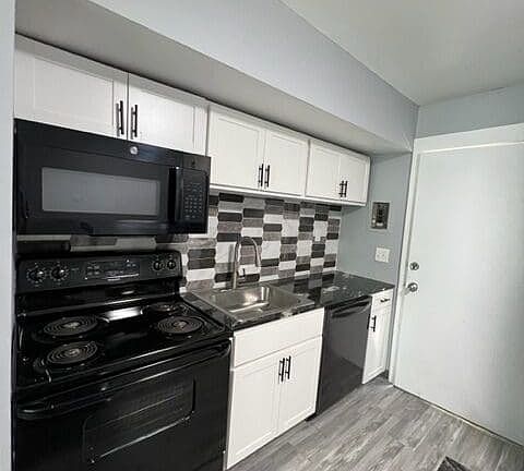 2nd image of 401 Smith St #Streetb12