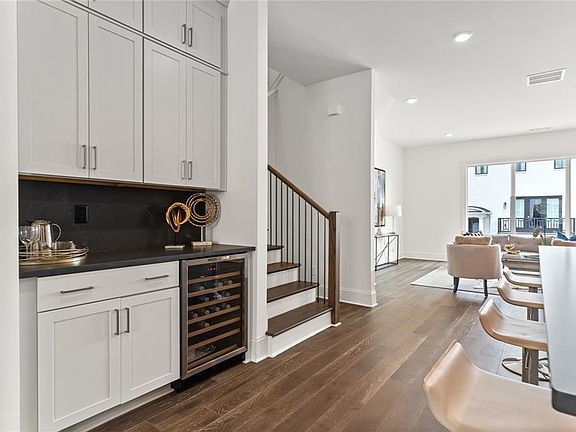 4th image of 3667 Peachtree Rd NE #14