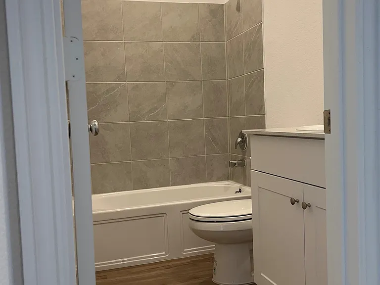 252 Ardsley Ln — Photo 13