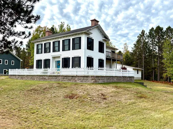 152 Brewer Dr, Marquette, MI 49855