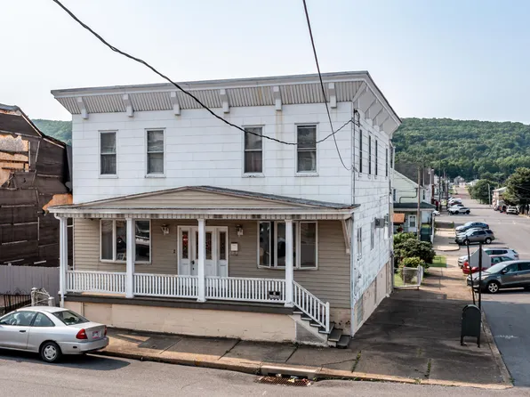 450 W 2nd St, Mount Carmel, PA 17851