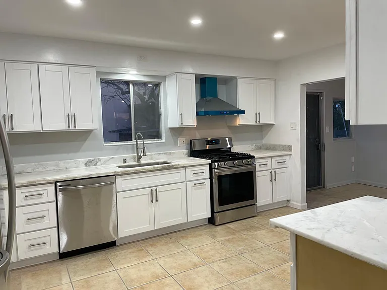 480 Napa St — Photo 3