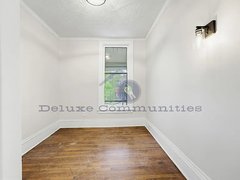 410 Eastern Ave SE — Photo 21
