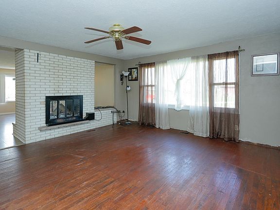 28130 White St-103