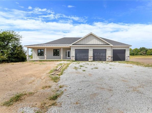 13408 S Woodland Ranch Dr, Lone Jack, MO 64086