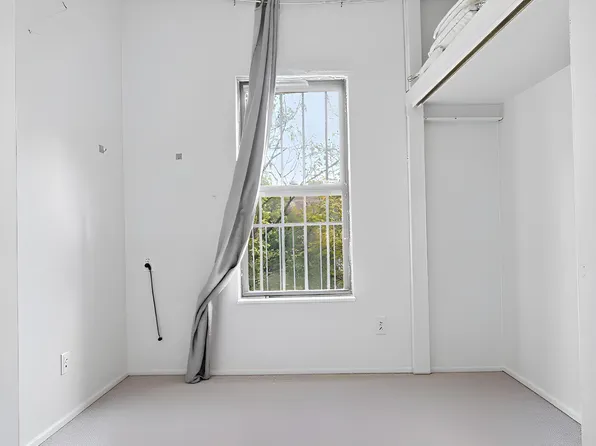 570 Jersey Avenue image 26 of 37