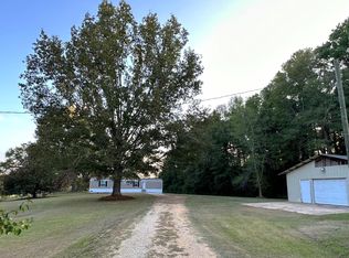 18 Lois Ln, Collins, MS 39428