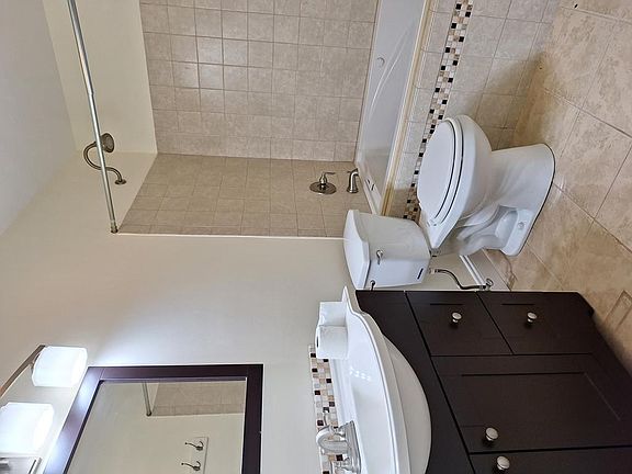 3rd image of 231 Gray Slate Cir