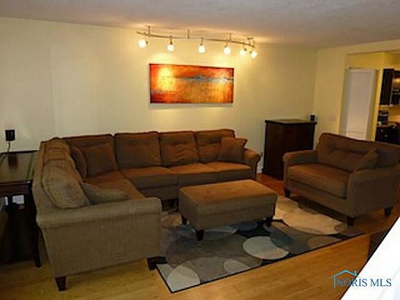 4th image of 2718 Sweetbriar Ct