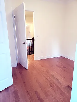 Rented by United Realty Equities | media 29