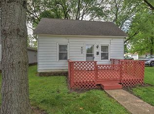 402 S Main St, Moweaqua, IL 62550
