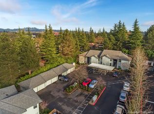 Newly Renovated 1 Bedroom Available Soon!, Lake Oswego, OR 97035