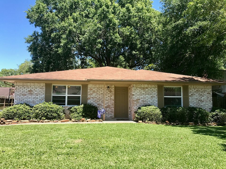 1st image of 409 Oak Vista Dr