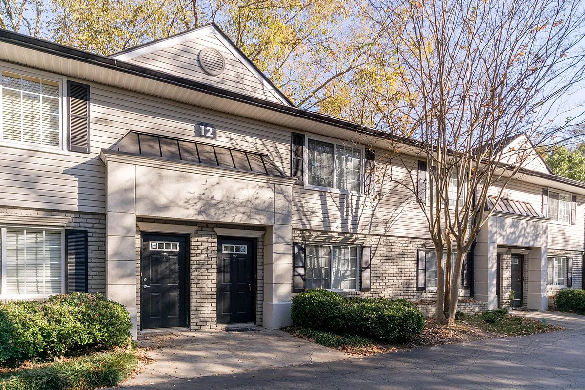 Building Photo - 6940 Roswell Rd #12D