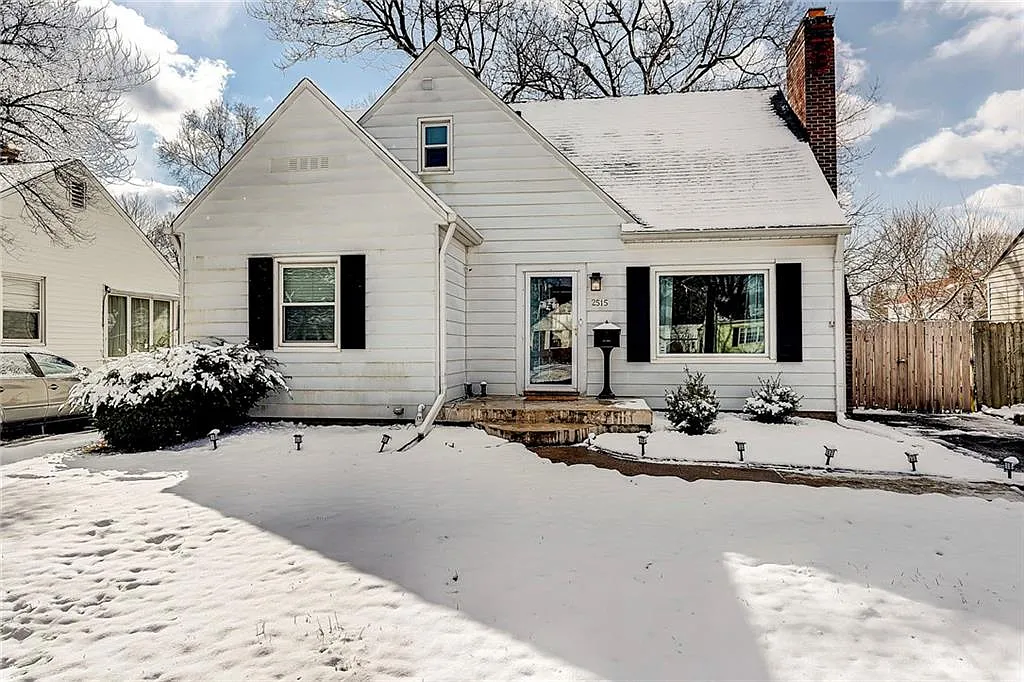 2515 E 58th St photo 1