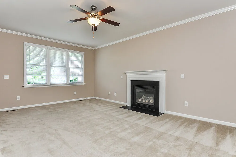 3 bed, 2.5 bath, 2161 sqft, $2,255 — Photo 3