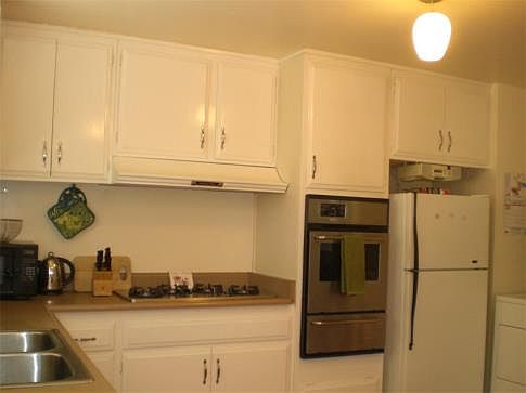 2nd image of 23868 Victory Blvd